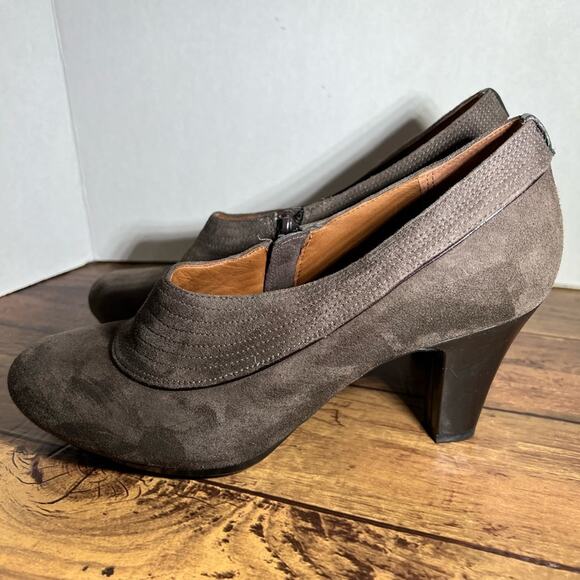 Clarks Artisan Brown Suede Zip Up Heels 32629 Women's US 8.5M - Picture 6 of 6